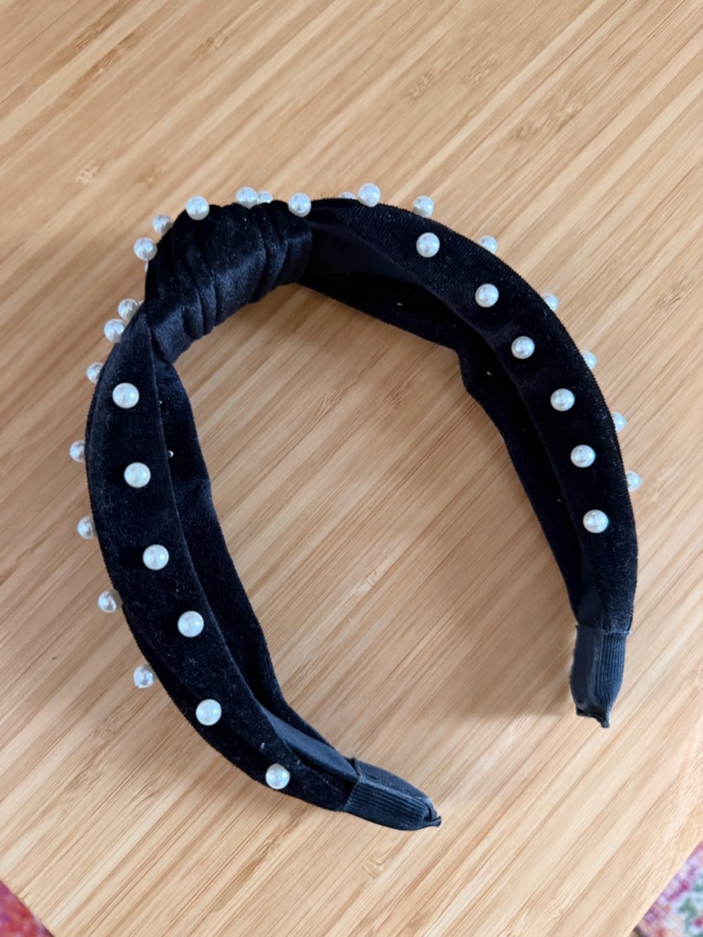 🎀 PICK 5/$25 🎀 Velvet Pearl Knot Headband ✨ - Picture 4 of 4
